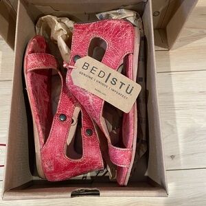 BED|STU  Soto Red Lux.  New in box